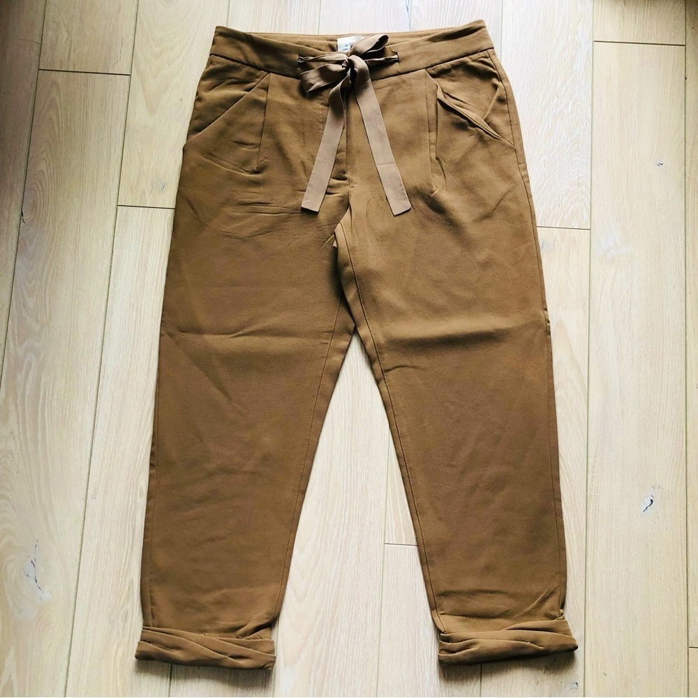 Aritzia Wilfred Beige Allant Crepe Pants Made of Japanese Fabric